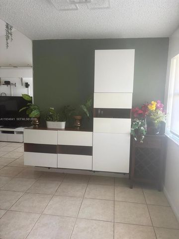 9980 NW 9th St Cir 204, Miami, FL 33172