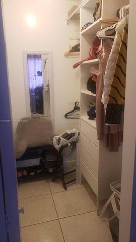 9980 NW 9th St Cir 204, Miami, FL 33172