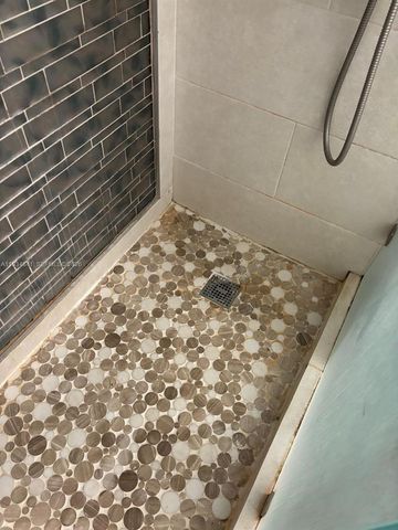 9980 NW 9th St Cir 204, Miami, FL 33172