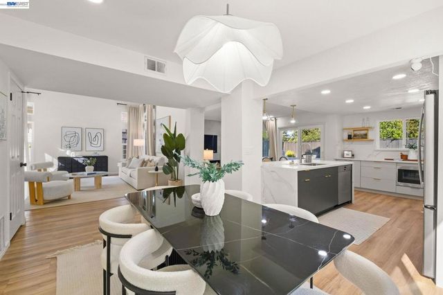 7921 Crossridge Dr, Dublin, CA 94568