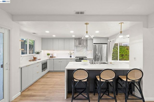 7921 Crossridge Dr, Dublin, CA 94568