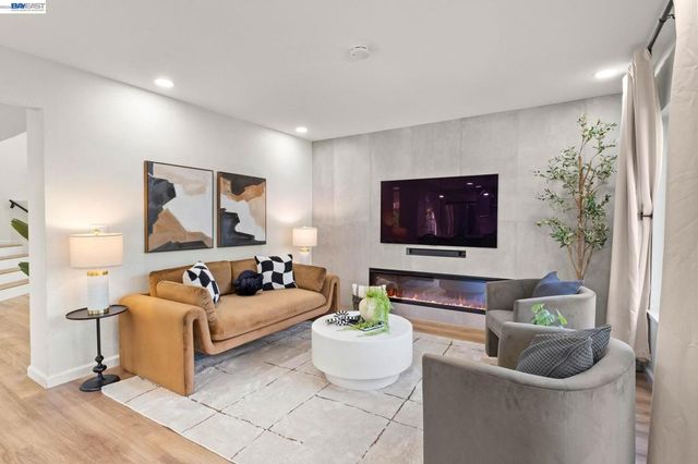 7921 Crossridge Dr, Dublin, CA 94568