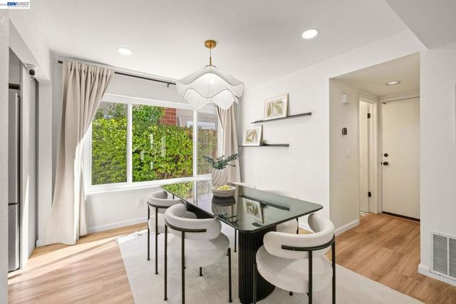 7921 Crossridge Dr, Dublin, CA 94568