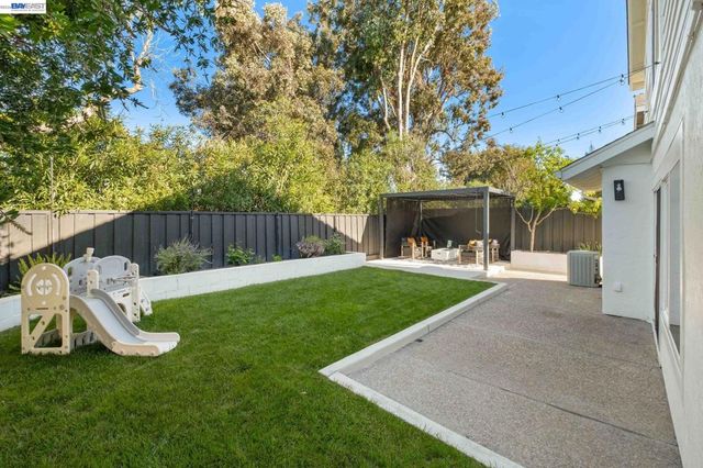 7921 Crossridge Dr, Dublin, CA 94568