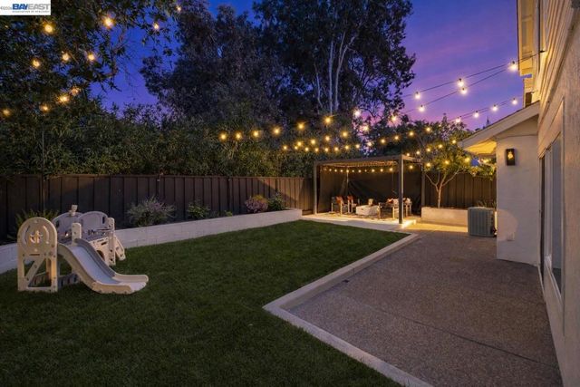 7921 Crossridge Dr, Dublin, CA 94568