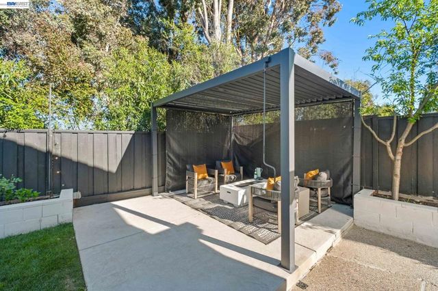 7921 Crossridge Dr, Dublin, CA 94568