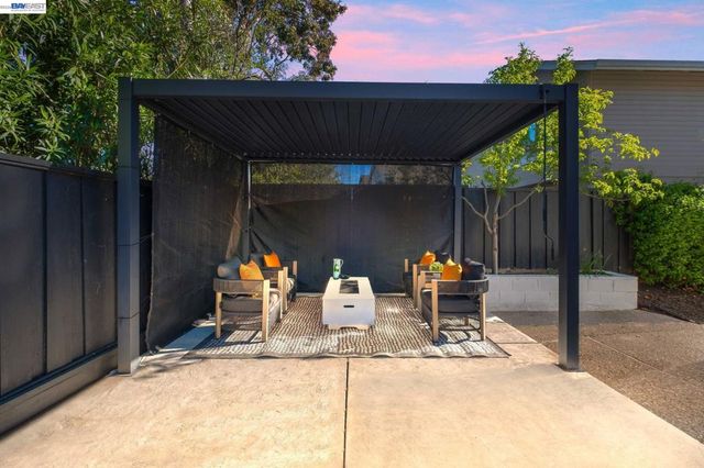 7921 Crossridge Dr, Dublin, CA 94568