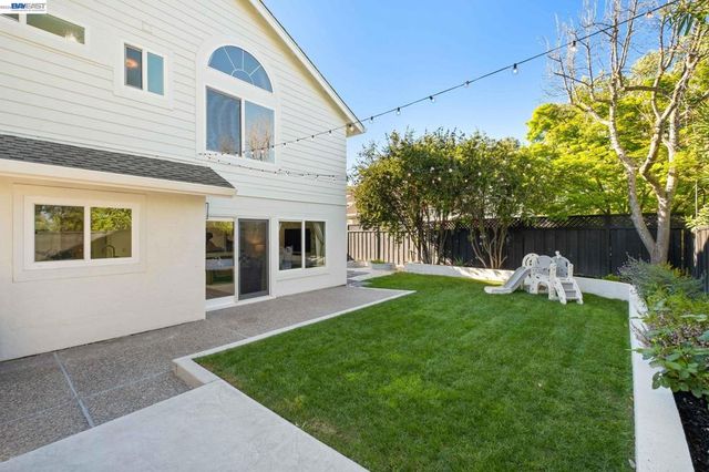 7921 Crossridge Dr, Dublin, CA 94568