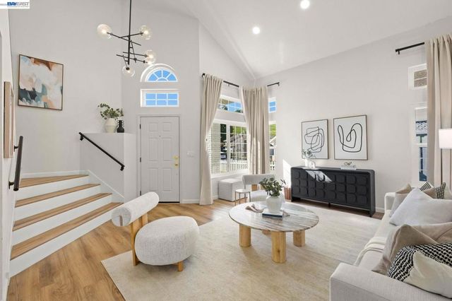 7921 Crossridge Dr, Dublin, CA 94568