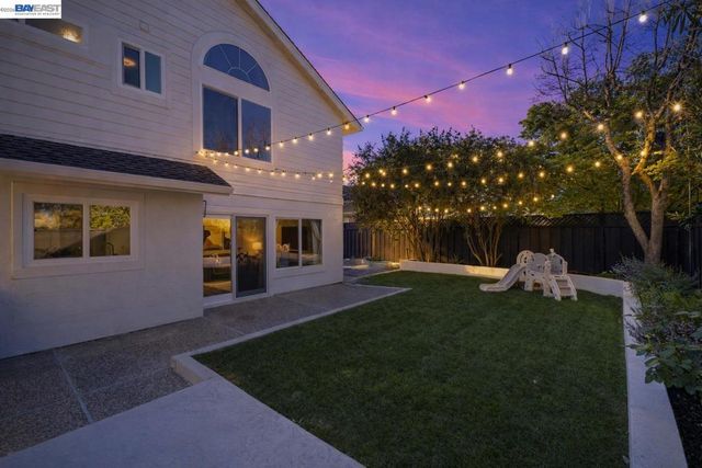 7921 Crossridge Dr, Dublin, CA 94568