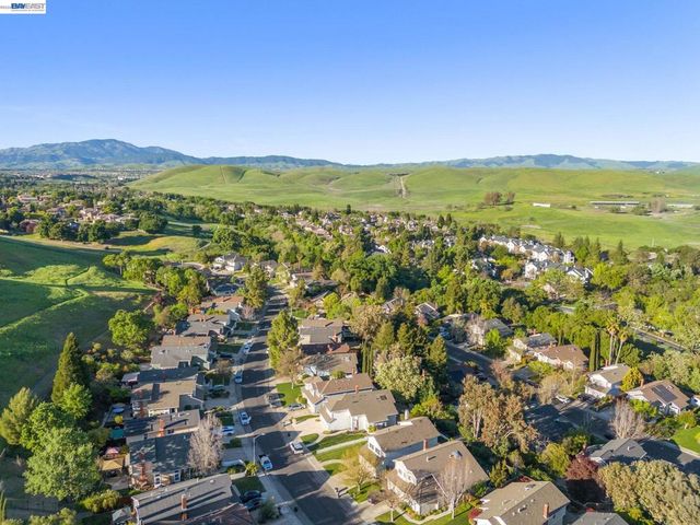 7921 Crossridge Dr, Dublin, CA 94568