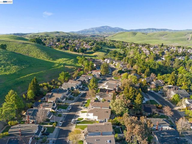 7921 Crossridge Dr, Dublin, CA 94568
