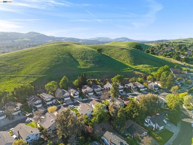 7921 Crossridge Dr, Dublin, CA 94568