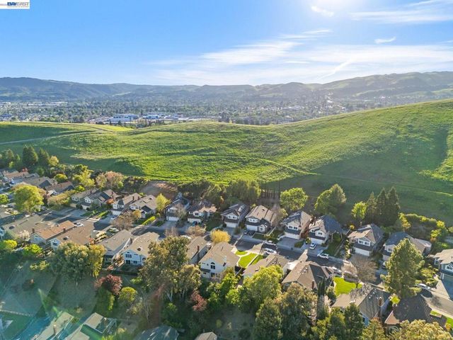 7921 Crossridge Dr, Dublin, CA 94568