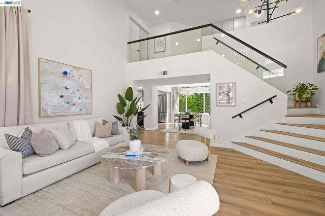 7921 Crossridge Dr, Dublin, CA 94568