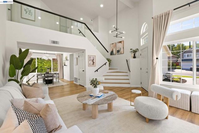 7921 Crossridge Dr, Dublin, CA 94568