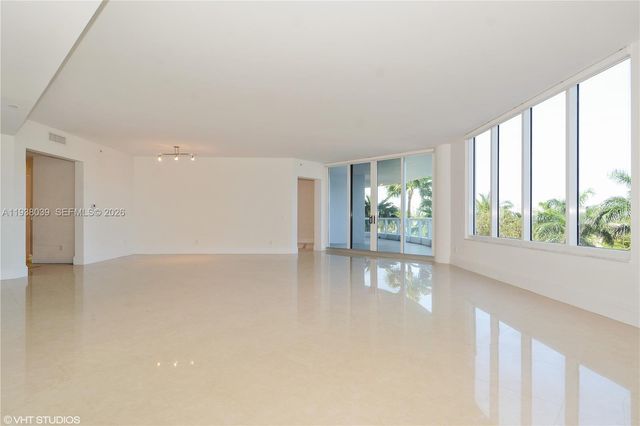 21200 Point Pl 404, Aventura, FL 33180