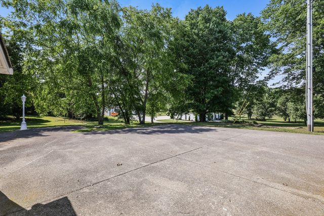 1138 Shahan Rd, Pleasant View, TN 37146