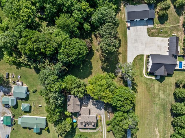 1138 Shahan Rd, Pleasant View, TN 37146