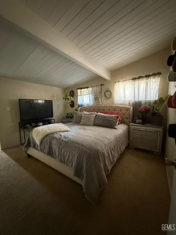 207 N Stine Road, Bakersfield, CA 93309