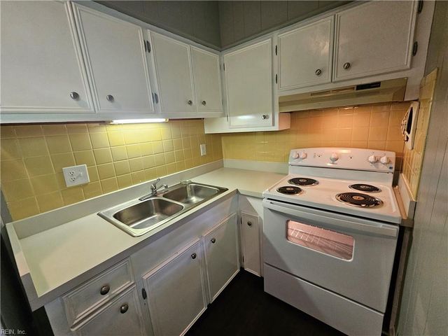 1730 Hancock Ave # B, Norfolk, VA 23509