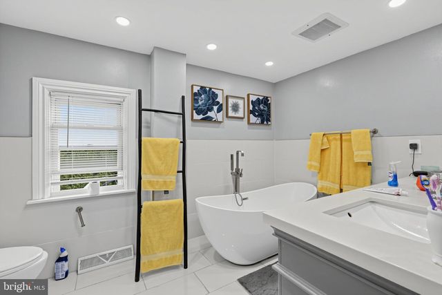 30 W MORELAND AVE, Hatboro, PA 19040
