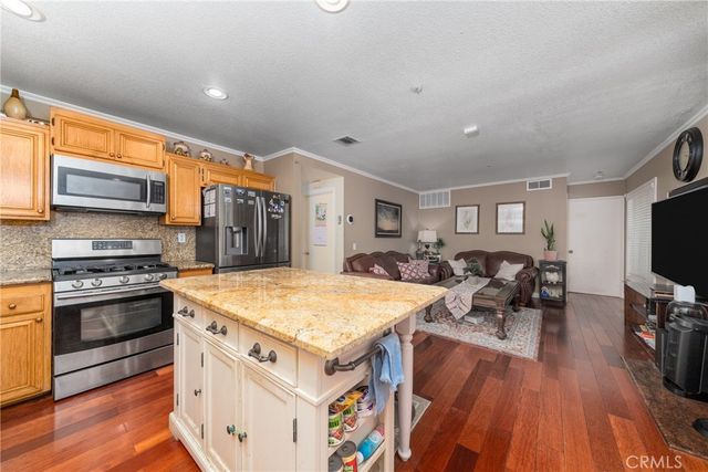 11918 Edgecliff, Sylmar, CA 91342