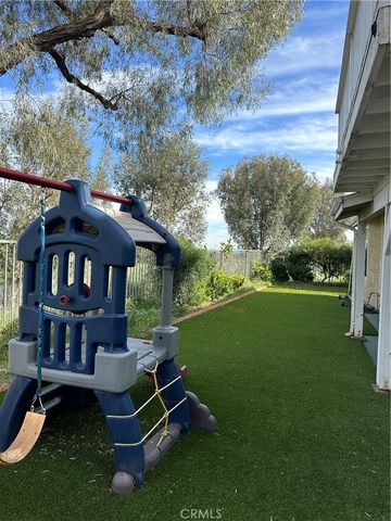 11918 Edgecliff, Sylmar, CA 91342