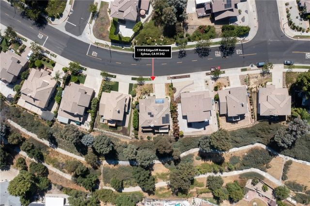 11918 Edgecliff, Sylmar, CA 91342