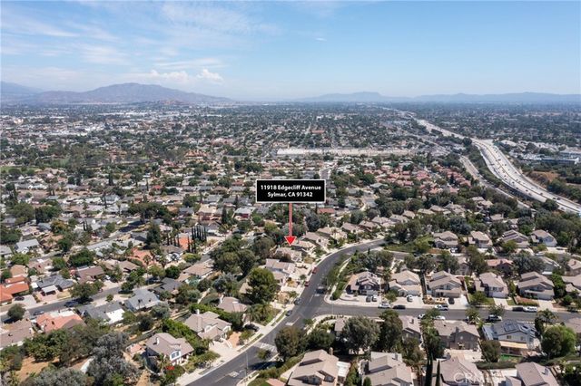 11918 Edgecliff, Sylmar, CA 91342