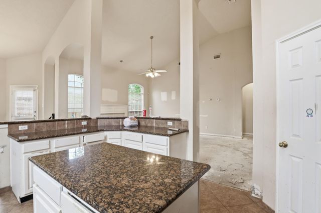 2412 Piney Woods Drive, Pearland, TX 77581