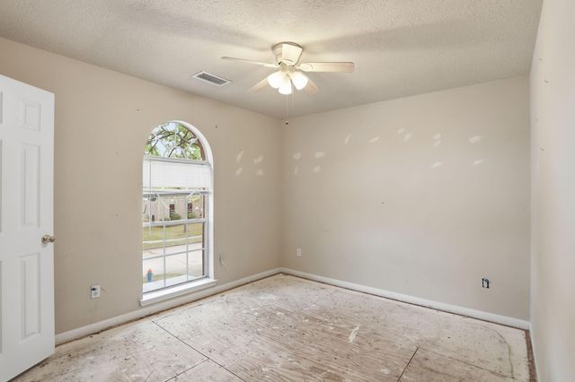 2412 Piney Woods Drive, Pearland, TX 77581