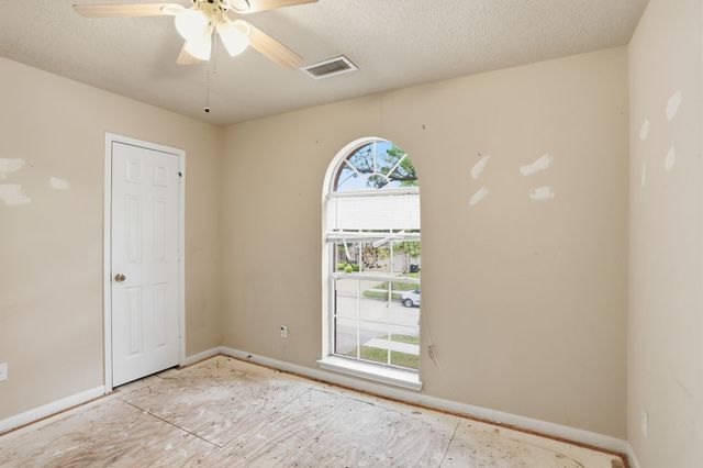 2412 Piney Woods Drive, Pearland, TX 77581