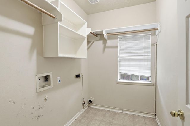 2412 Piney Woods Drive, Pearland, TX 77581