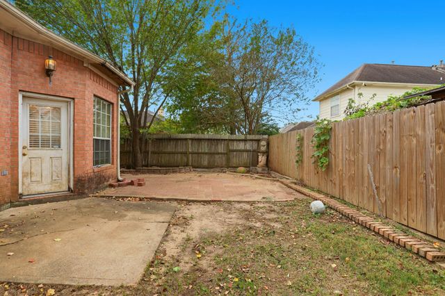2412 Piney Woods Drive, Pearland, TX 77581
