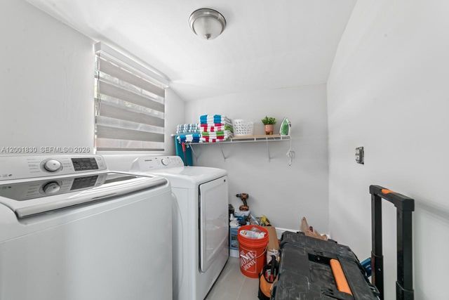 18901 NW 10th Ct, Miami Gardens, FL 33169