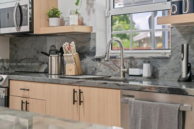 18901 NW 10th Ct, Miami Gardens, FL 33169