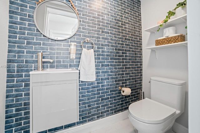 18901 NW 10th Ct, Miami Gardens, FL 33169