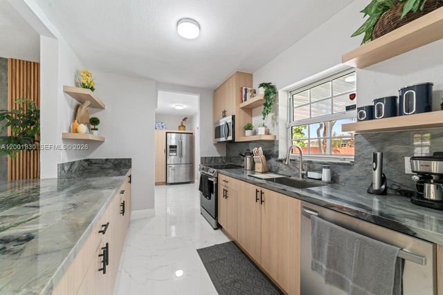 18901 NW 10th Ct, Miami Gardens, FL 33169