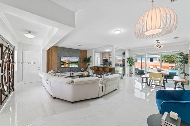 18901 NW 10th Ct, Miami Gardens, FL 33169