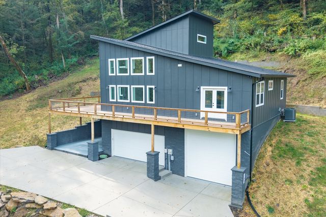 700 Shoreside Dr, Smithville, TN 37166