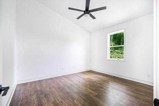 700 Shoreside Dr, Smithville, TN 37166
