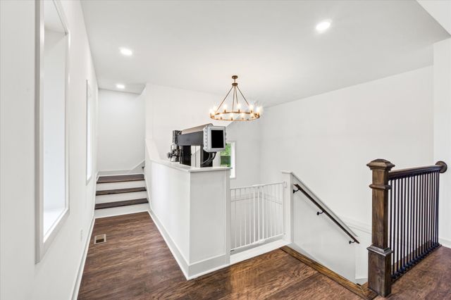 700 Shoreside Dr, Smithville, TN 37166