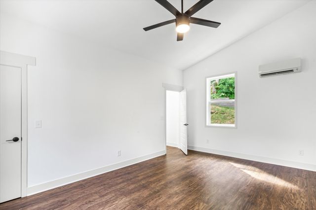 700 Shoreside Dr, Smithville, TN 37166