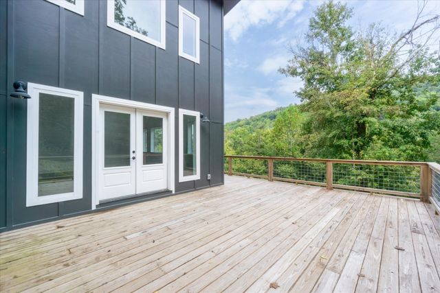 700 Shoreside Dr, Smithville, TN 37166