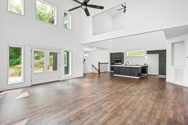 700 Shoreside Dr, Smithville, TN 37166