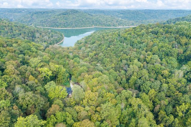 700 Shoreside Dr, Smithville, TN 37166