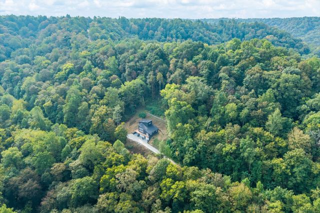 700 Shoreside Dr, Smithville, TN 37166
