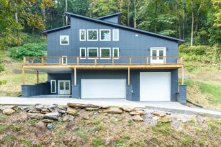 700 Shoreside Dr, Smithville, TN 37166