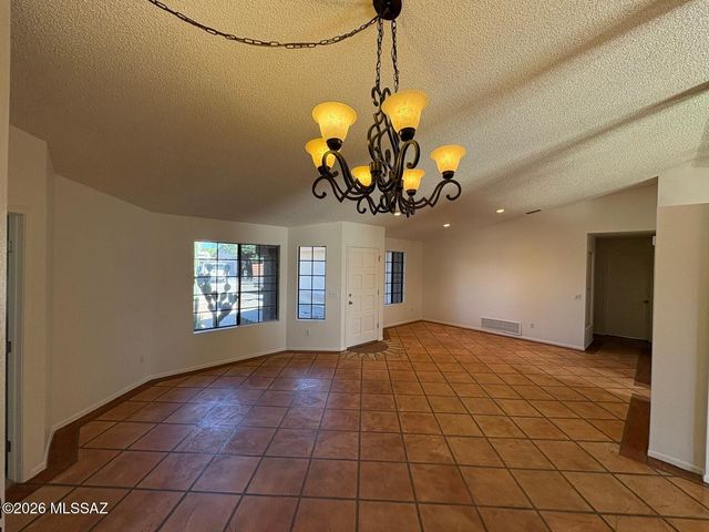 6070 S Oyama Drive, Tucson, AZ 85746
